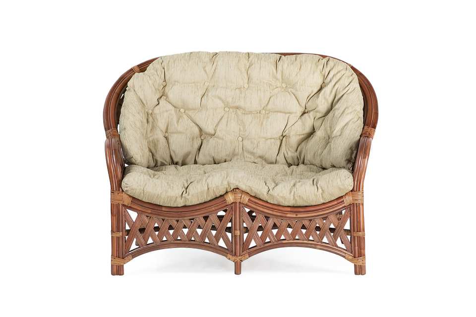 Диван 2-местный Черчилль, подушка светлая, миндаль матовый, вид спереди