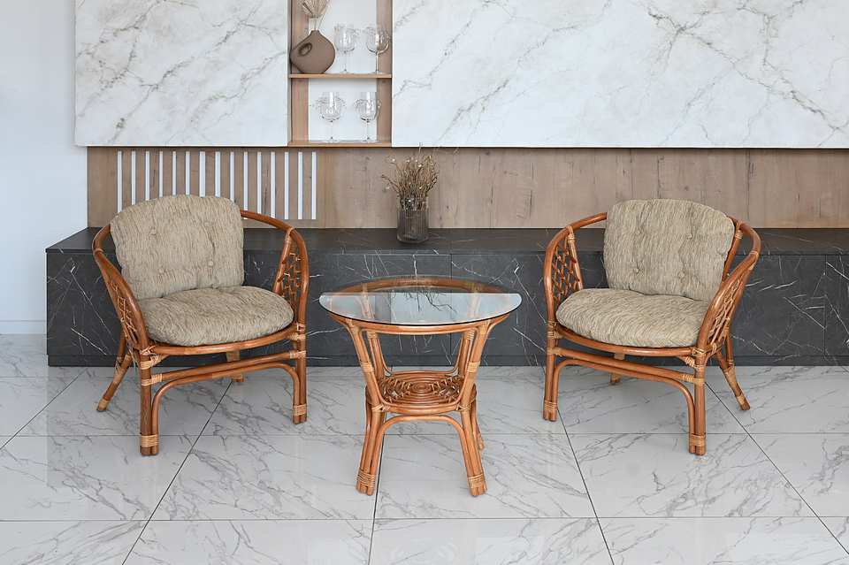 Bagama_duet_tsvet_konjak_prostye_bezhevye_podushki_shenil_v_interere__stol__kruglyi Багама Дуэт с круглым столом, подушки простые светлые, коньяк, в интерьере