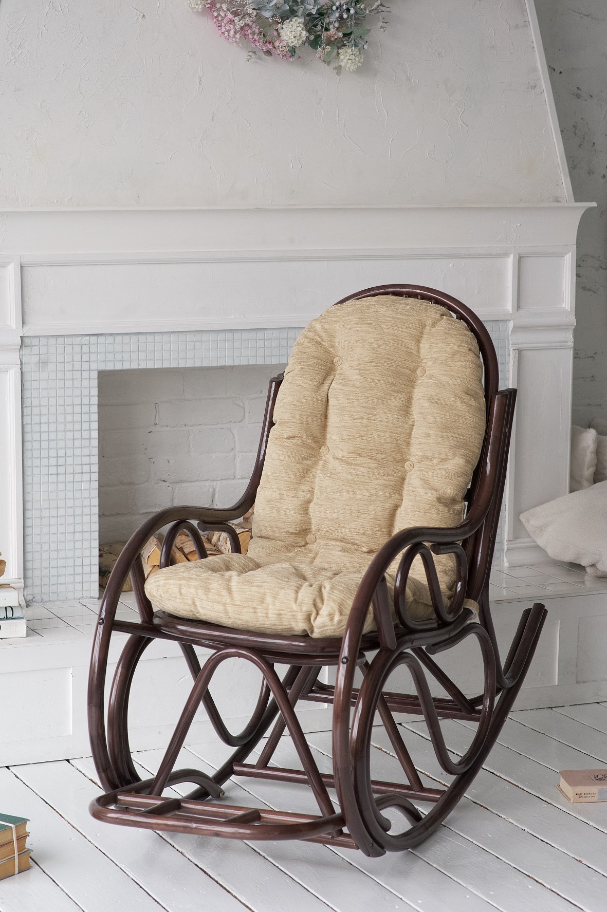 Плетеная мебель из ротанга. Кресла качалки.
