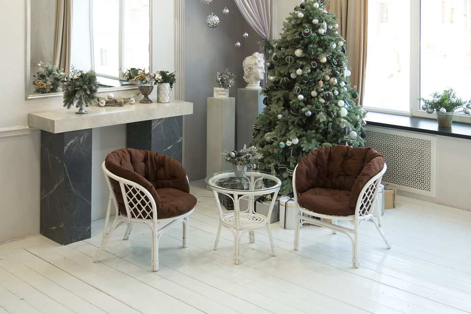 Багама Дуэт с круглым столом, подушки полные коричневые, белый матовый, в интерьере