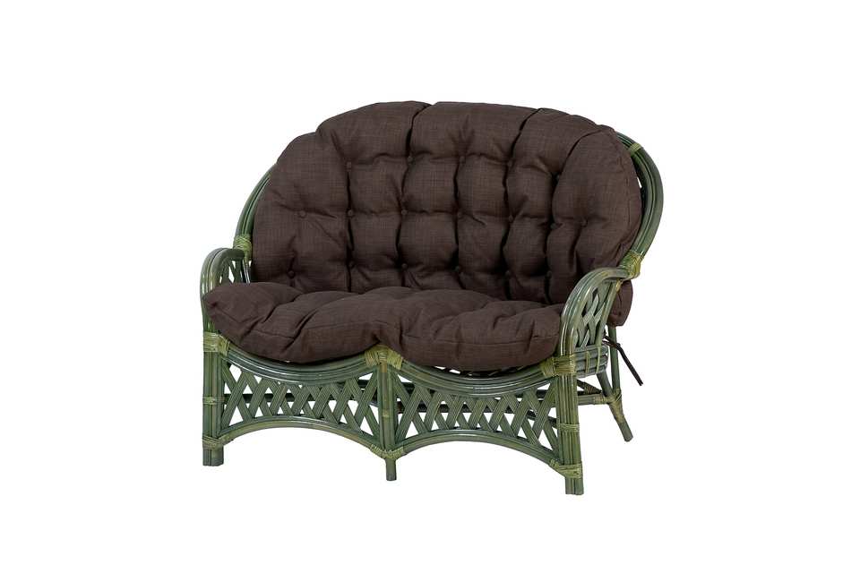 Divan_Cherchill_2h_tsvet_oliva_vid_3-4_s_korichnevoi_podushkoi