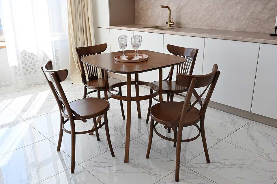 Венский обеденный стол из бука