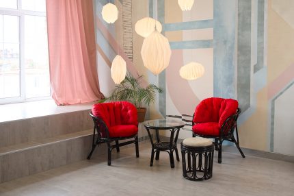 Багама Дуэт из натурального ротанга с круглым столом и красными подушками